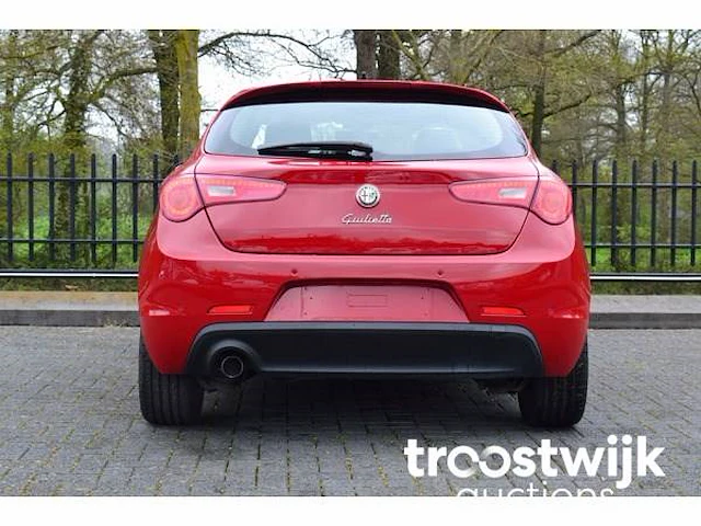 Personenauto - afbeelding 2 van  39