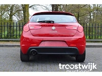 Personenauto - afbeelding 2 van  39