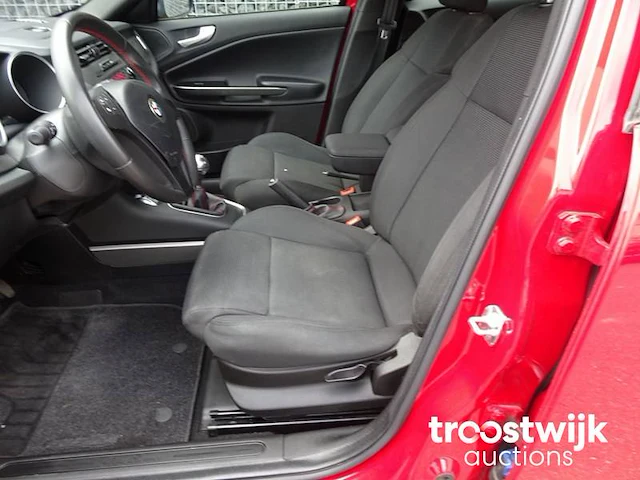Personenauto - afbeelding 4 van  39