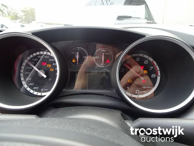Personenauto - afbeelding 6 van  39