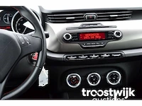 Personenauto - afbeelding 7 van  39