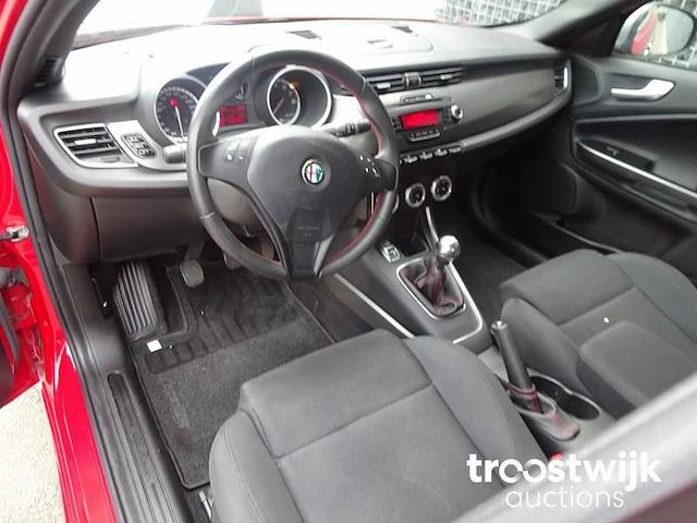 Personenauto - afbeelding 11 van  39