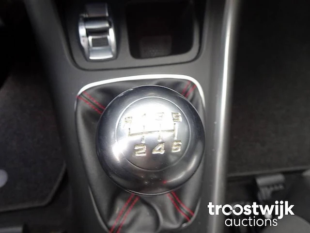 Personenauto - afbeelding 13 van  39