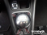 Personenauto - afbeelding 13 van  39