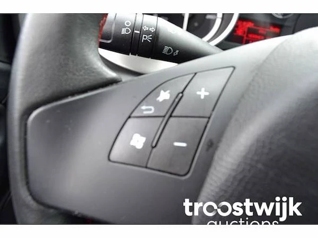 Personenauto - afbeelding 15 van  39