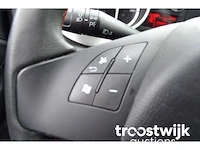 Personenauto - afbeelding 15 van  39