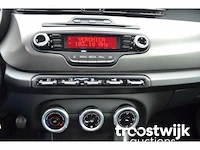 Personenauto - afbeelding 16 van  39