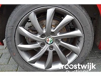 Personenauto - afbeelding 24 van  39
