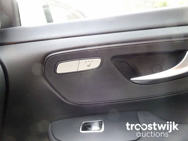 Personenauto - afbeelding 3 van  31