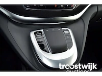 Personenauto - afbeelding 4 van  31