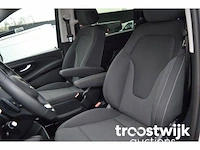 Personenauto - afbeelding 5 van  31