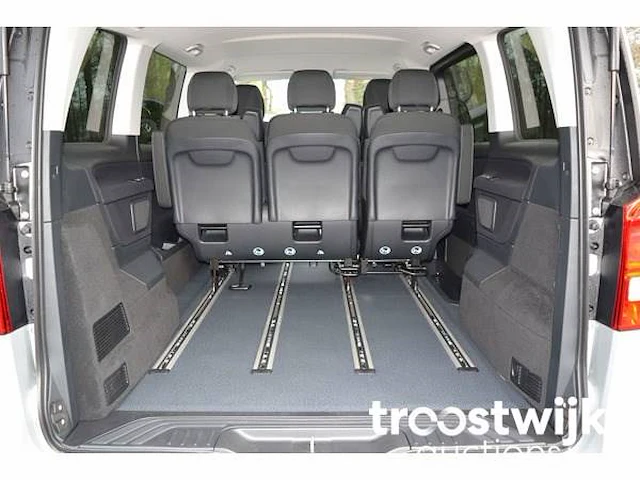 Personenauto - afbeelding 6 van  31