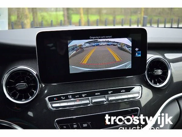 Personenauto - afbeelding 10 van  31