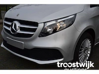 Personenauto - afbeelding 15 van  31