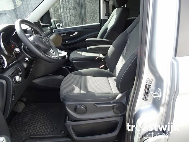 Personenauto - afbeelding 22 van  31