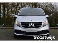Personenauto - afbeelding 12 van  31