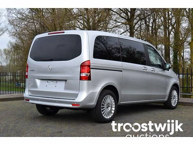 Personenauto - afbeelding 26 van  31