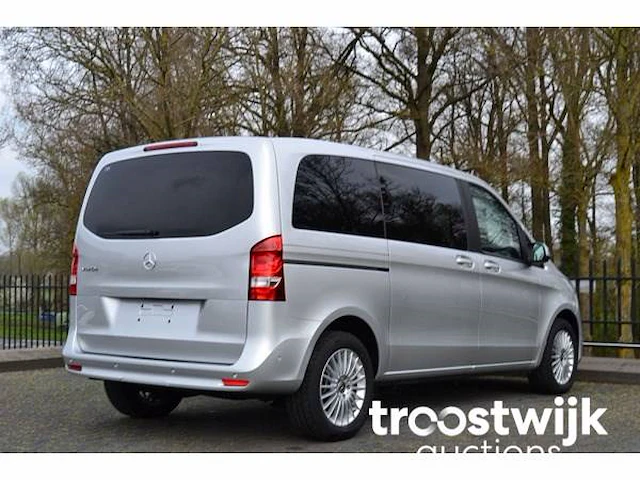 Personenauto - afbeelding 28 van  31