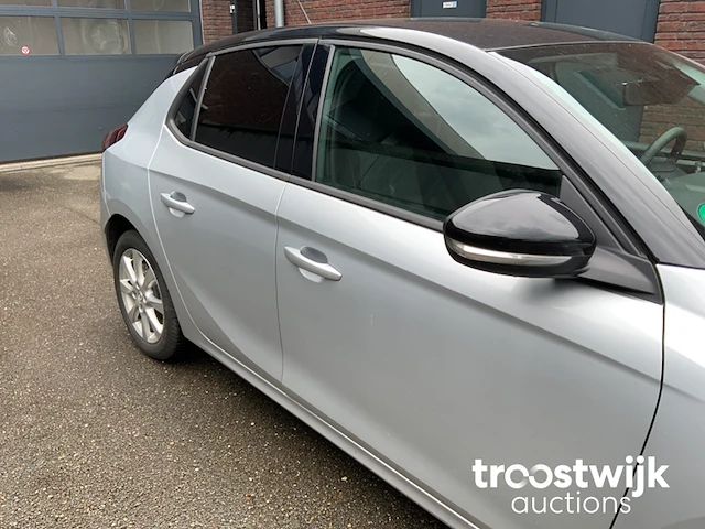 Personenauto - afbeelding 10 van  27