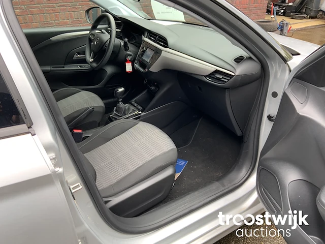 Personenauto - afbeelding 13 van  27