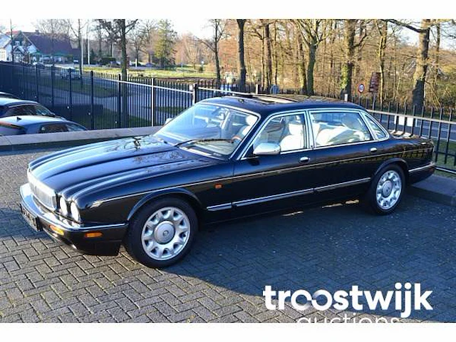 Personenauto - afbeelding 3 van  45