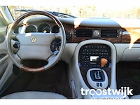 Personenauto - afbeelding 9 van  45