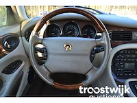 Personenauto - afbeelding 10 van  45