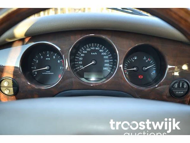 Personenauto - afbeelding 11 van  45