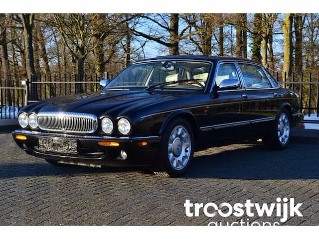 Personenauto - afbeelding 1 van  45