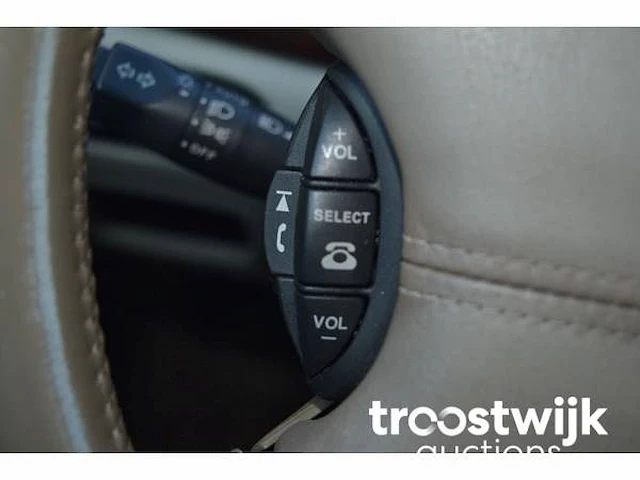 Personenauto - afbeelding 14 van  45