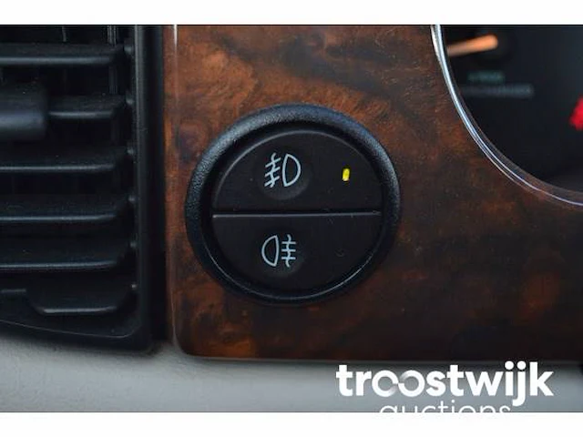 Personenauto - afbeelding 16 van  45