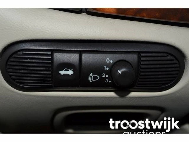 Personenauto - afbeelding 17 van  45