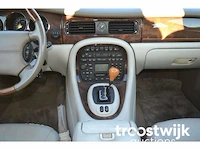 Personenauto - afbeelding 18 van  45