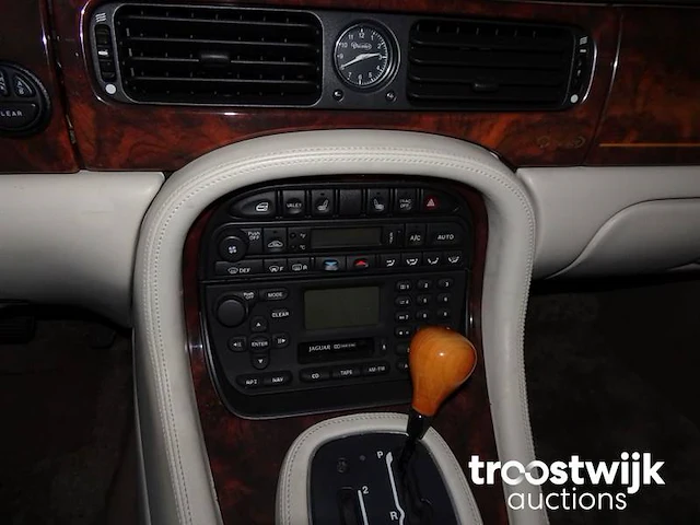 Personenauto - afbeelding 20 van  45