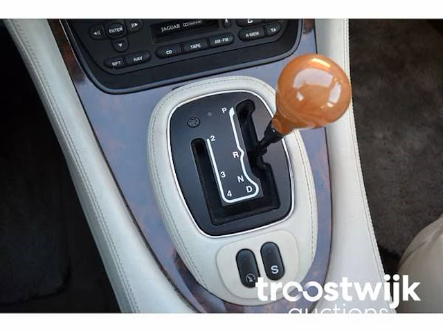 Personenauto - afbeelding 22 van  45