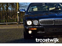 Personenauto - afbeelding 12 van  45