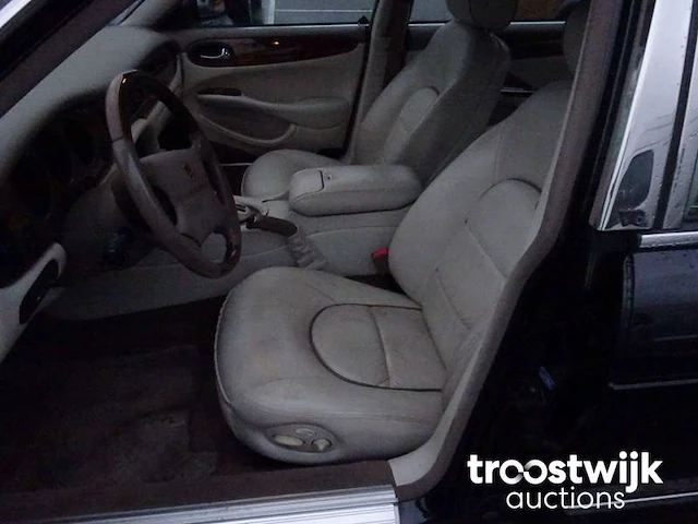 Personenauto - afbeelding 25 van  45