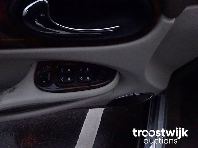 Personenauto - afbeelding 27 van  45