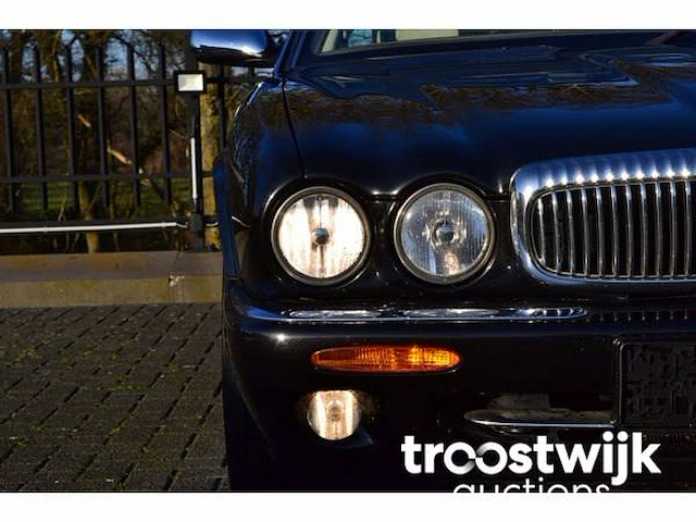Personenauto - afbeelding 23 van  45