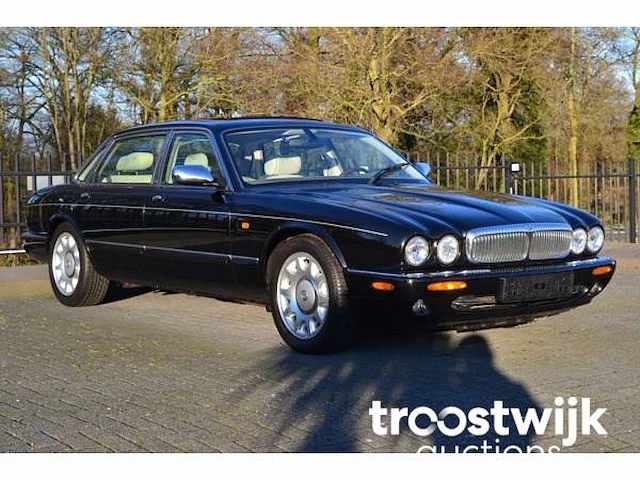 Personenauto - afbeelding 34 van  45