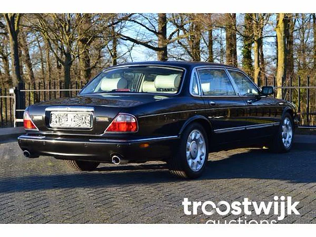 Personenauto - afbeelding 42 van  45