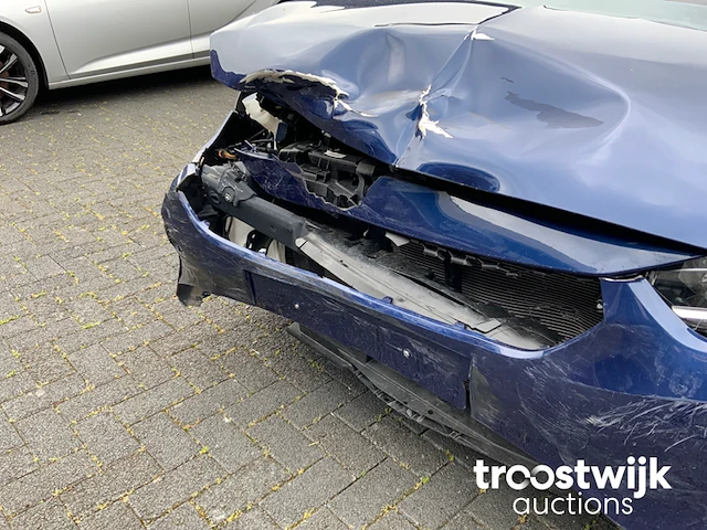 Personenauto - afbeelding 13 van  31