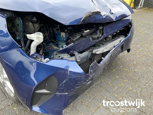 Personenauto - afbeelding 14 van  31