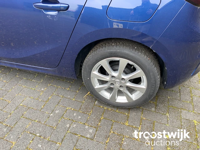 Personenauto - afbeelding 27 van  31
