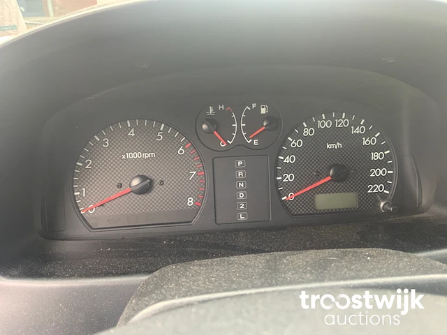 Personenauto - afbeelding 2 van  19
