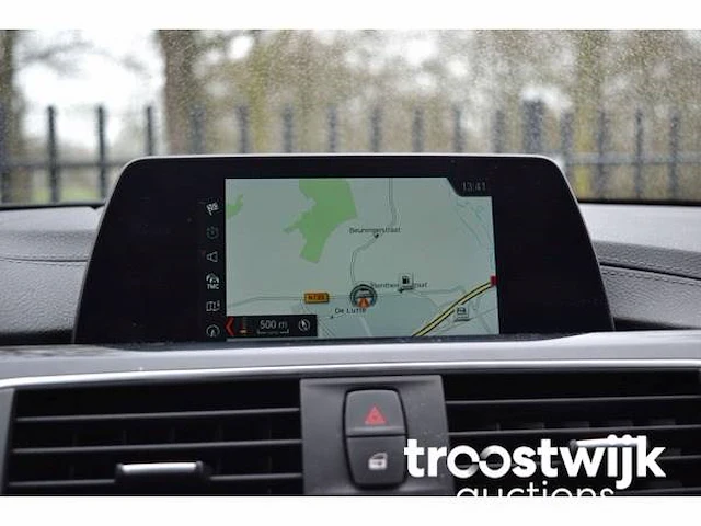 Personenauto - afbeelding 6 van  37