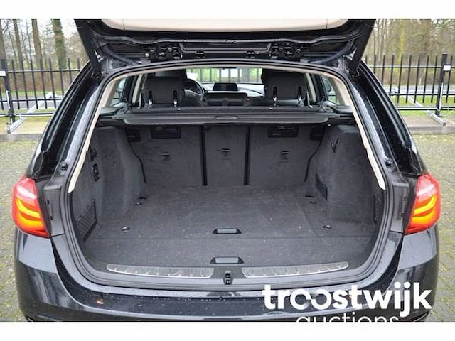 Personenauto - afbeelding 7 van  37