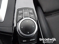 Personenauto - afbeelding 10 van  37