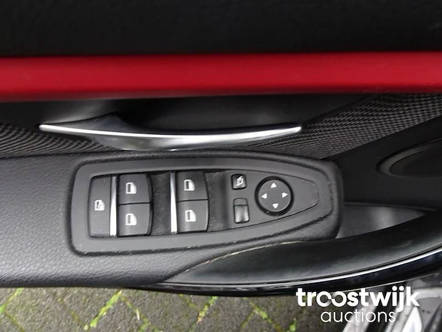 Personenauto - afbeelding 11 van  37
