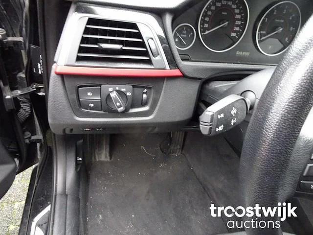 Personenauto - afbeelding 14 van  37
